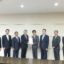 市長懇談会の冒頭、会派からの「令和４年度福島市予算編成に対する要望書」を木幡市長に手渡しました。